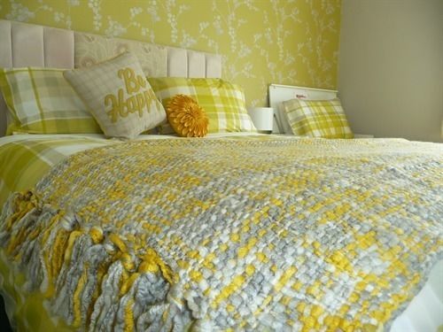 Linchens Bed And Breakfast Felbridge Экстерьер фото